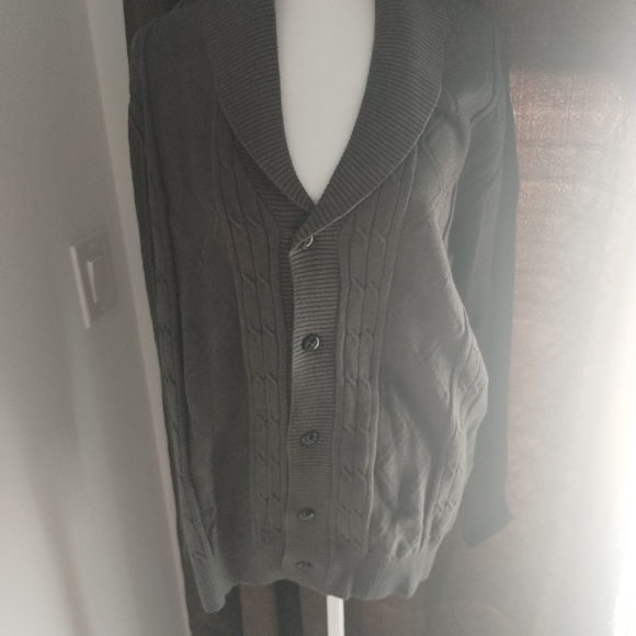 Men's Cable Knit Cardigan Sweater. XL - Picture 3 of 8